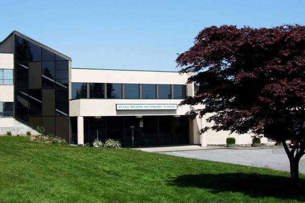 Trường Trung Học Ecolé Mission Secondary School – Mission, British Columbia, Canada